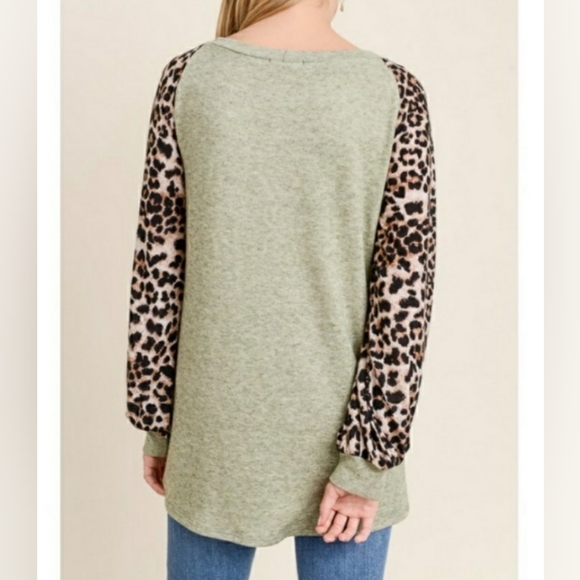 First Love Leopard Sleeve Twisted Hem Top - Size Medium - Picture 2 of 5